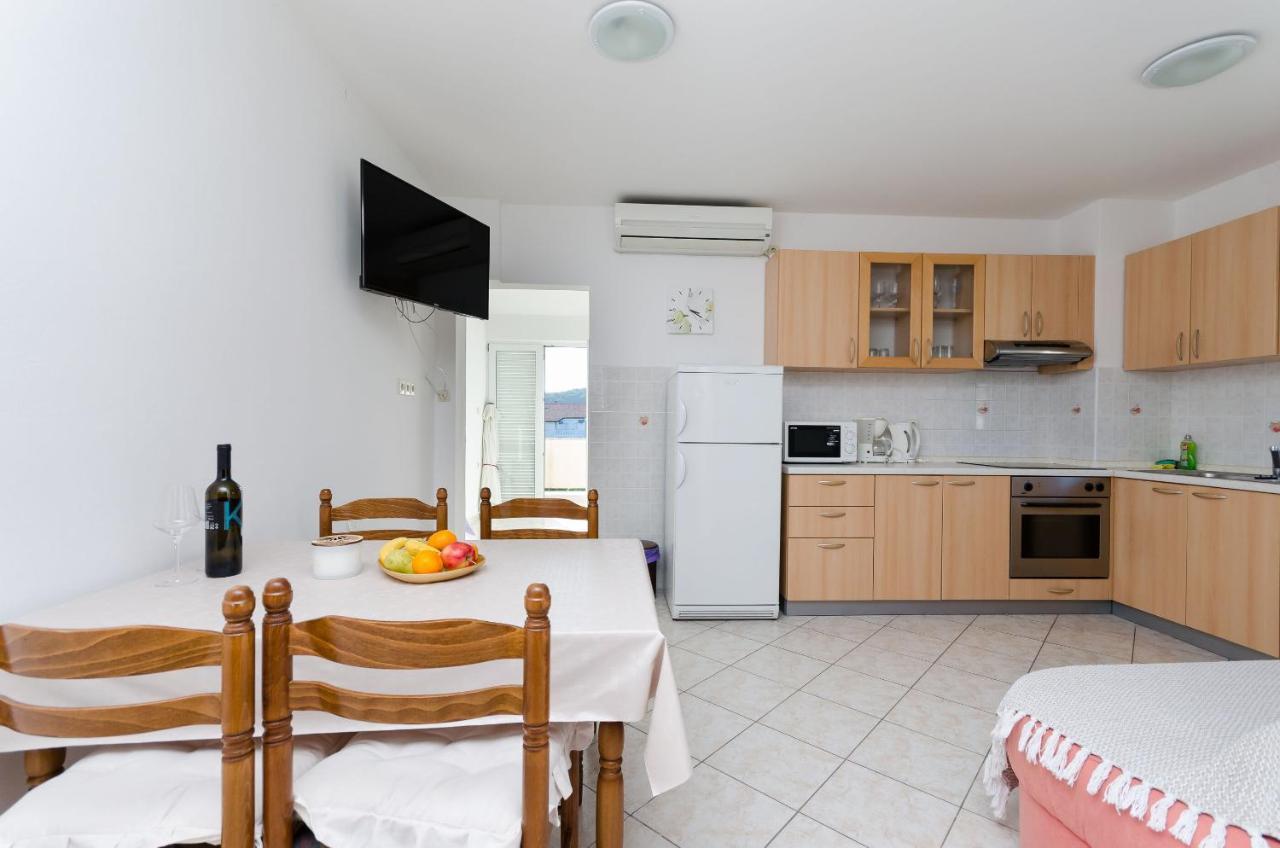 Apartments Marija P Лопар Екстериор снимка