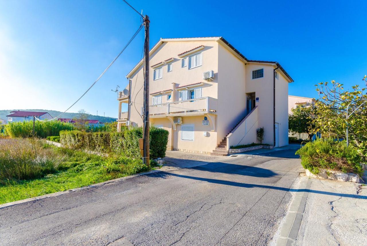 Apartments Marija P Лопар Екстериор снимка