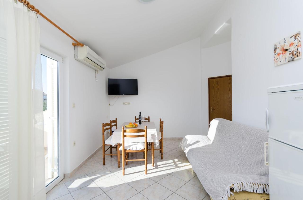 Apartments Marija P Лопар Екстериор снимка
